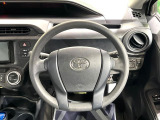 インテリアに合わせたデザインのステアリングは、運転される方のことも考え、運転しやすい形状、大きさです。是非一度、実際に触ってお確かめください。
