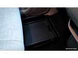 シート下にも収納BOXがありますのでいろいろと便利です。