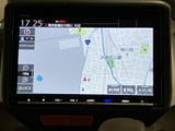 目的地までのルートを鮮明に表示し、ドライバーをサポートします。スムーズな移動を可能にする、頼れるナビゲーション機能です。