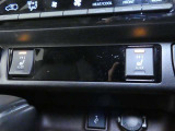 運転席と助手席には寒い時にうれしいシートヒーターが装備されてます。