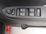 パワーウィンドゥ 運転席ドアスイッチ照明付です。電動格納ミラーも手元でワンモーションで可能です。