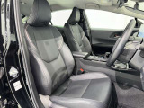 高いホールド性で運転姿勢が安定します。長距離ドライブでも疲れにくいのが魅力です。快適なドライビングライフをお送りください♪