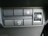 アイドリングストップ付きなので環境にもお財布にも優しいお車です。ヘッドライトのレベライザー付きです!