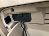 ◆純正ビルトインETC『グローブボックス内に綺麗に収納されています。御納車時には再セットアップを実施。マイレージ登録に関してもお気軽に担当営業までお尋ねくださいませ。』