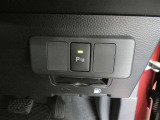 コーナーセンサーを車の前後に装備。障害物までの距離に応じて警告音を変えてお知らせ。縦列駐車時や駐車場・車庫などでの取り回しをサポートします。詳細は販売店スタッフまでおたずねください。