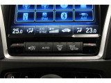 運転席と助手席の温度設定の変更が可能な左右独立タイプのデュアルエアコンです♪♪♪暑がりな人・寒がりな人も誰もが車内を快適にお過ごしいただけます♪♪♪