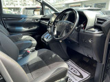 高いホールド性で運転姿勢が安定します。長距離ドライブでも疲れにくいのが魅力です。快適なドライビングライフをお送りください♪