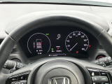 マルチインフォメーションディスプレイです。燃費や走行距離が分かり、半ドアなど車に異常がある際に警告してくれます。車に乗る楽しみが増えますね。