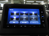 フルセグTVを搭載。CD/DVD再生、Bluetoothオーディオに対応しています。