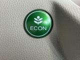 ECONスイッチ操作でエンジンやミッション、エアコンなどを総合的に制御、燃費をよくするようクルマが頑張ります。