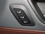 運転席のパワーシートは2名様分までメモリー機能付きです。