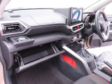 納車の前にはエンジンオイル、オイルエレメント、エアクリーナー、クーラント、バッテリー、ワイパーゴムのチェックまたは交換を行います!