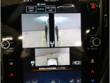 左右のサイドカメラ映像を同時に表示し、車両周囲の死角をしっかりカバー。狭い道や駐車時の接触リスクを減らし、安心して操作できる視界を確保します。