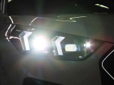 アダプティブLEDヘッドライト車が曲がる方向を照射、また車速に応じて照射範囲や到達距離を自動制御するバリアブルコントロールライト付き LEDは太陽光に近く優れた視認性を発揮、消費電力も低減のため省燃費に貢献