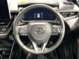 インテリアに合わせたデザインのステアリングは、運転される方のことも考え、運転しやすい形状、大きさです。是非一度、実際に触ってお確かめください。