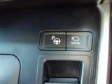 アドバンスト パーク付きです。カメラやソナーによって、周囲を監視しながら駐車を支援。障害物を検知した場合には警報を鳴らし、ブレーキ制御を行うことで接触回避を支援します。