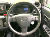 インテリアに合わせたデザインのステアリングは、運転される方のことも考え、運転しやすい形状、大きさです。是非一度、実際に触ってお確かめください。