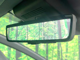 【デジタルインナーミラー】後席の大きな荷物や同乗者で後方が確認しづらい時でも安心!カメラが撮影した車両後方の映像をルームミラー内に表示。クリアな視界で状況の確認が可能です!
