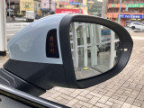 レーンチェンジアシスト。後側方の車両を検知して点灯、ドライバーに注意を促します。