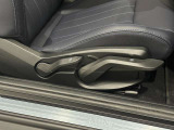 自分に合ったドライビングポジションへ。運転席まわりも使いやすく設計されています。