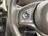 ステアリングにオーディオ操作スイッチが付いています。オーディオ画面に直接タッチしなくても操作が出来ますので、運転に集中できます。