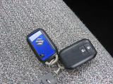 スマートキーなので鍵をカバンやポケットに入れたままでもドアの開閉やエンジンスタートが可能です!