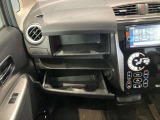 車検証入れになどにも使える便利な収納BOXあります。