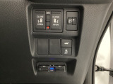 自社整備工場で点検整備をおこなってからお渡ししています。車検が残っている場合は『12ヶ月点検整備』を、車検整備付きの場合は『車検整備』をおこないます。整備費用は車両本体価格に含まれています。