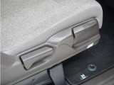 ◆シートハイトアジャスター◆運転席を上下に高さ調節ができます!運転ポジションを体格に合わせてシート調整できます。