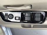 全席パワーウィンドウとなっています。運転席はオートになっているのでワンタッチ開閉することが出来ます。