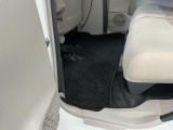 足元は広々♪しっかり内装ルームクリーニングを実施しています。車に自信があるからこそ、是非一度ご来店頂き見てもらえると幸いです。