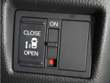 ◆片側電動スライドドア◆狭い駐車場でも乗り降りが楽々♪お子様が隣の車にドアを当ててしまう心配もございません!小さなお子様連れの方もこれで安心。