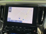 【大画面ナビ】人気の大型9インチナビを装備。存在感のある大画面はインパクト大!ナビ利用時のマップ表示は見やすく、テレビやDVDは臨場感がアップ!いつものドライブがグッと楽しくなります♪