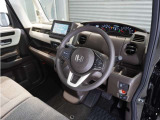 ◆視界広々で非常に運転しやすくロングドライブでも疲れを感じさせないすっきりとまとまったインパネ周りです。