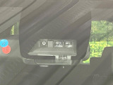 【トヨタセーフティセンス】走行中に前方の車両等を認識し、衝突しそうな時は警報とブレーキで衝突回避と被害軽減をアシスト。より安全にドライブをお楽しみいただけます。