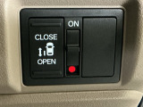 【パワースライドドア】助手席側がパワースライドドアになっており、運転席のスイッチやスマートキーでも開閉が可能です!開口部も広いので乗り降りも楽々♪