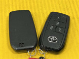 スマートキーはカバンやポケットから取り出すことなく、ドアのロックアンロックやエンジンの始動が出来ます!