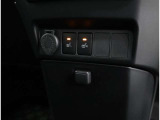 シートヒーター付:寒い日や夏の冷房中の冷えやすい肩・腰・脚部を暖めるシートヒーターが運転席・助手席に装備されています!