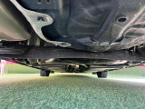 納車前にお車を持ち上げて入念に点検いたします。