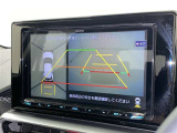 後方の見える安心をお届けするバックガイドモニター付:バックするときのアシストラインもあって楽々バック!車庫入れや縦列駐車をサポートし、苦手な駐車も安心です!今やもう手放せない装備ですネ♪