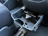 あると便利なカップホルダーを運転席・助手席用にそれぞれ装備しています