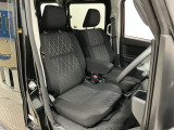 【運転席・助手席】内装ルームクリーニング済みです。しっかり綺麗にしていますので、是非、お確かめください。車に自信があるからこそ、是非一度ご来店頂き内外装も見てもらえると幸いです。
