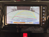 ステアリングと連動したガイド機能付きリヤモニターを装備しております。