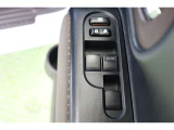 全ての窓が運転席から操作できます。今やほぼ当たり前ですが、無いと不便なアイテムですよね。ウインドウロックも備えています。