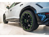 Rims Taigete 23 shiny black with Verde Mantis color accent
