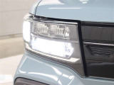 LEDヘッドライトには、対向車のヘッドランプなど前方の明るさを検知し、ハイビームとロービームを自動で切り替えるオートハイビーム(AHB)が装着されています。