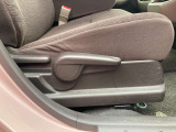 運転席のシートの高さ調整が可能です。
