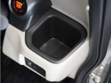 ◆ドリンクホルダー◆手の届きやすい場所にドリンクホルダーがあり、とても便利です。
