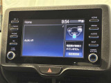 【ディスプレイオーディオ】スマホとクルマをつなぐだけで、おなじみのアプリで気軽に使えます!スマホと同じ感覚の画面タッチ操作やハンズフリー通話など、運転中も操作できるので安心☆