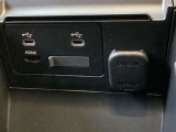 USB Type-C端子を2口装備。スマートフォンなどの充電に便利で、現代のカーライフにうれしい装備です。